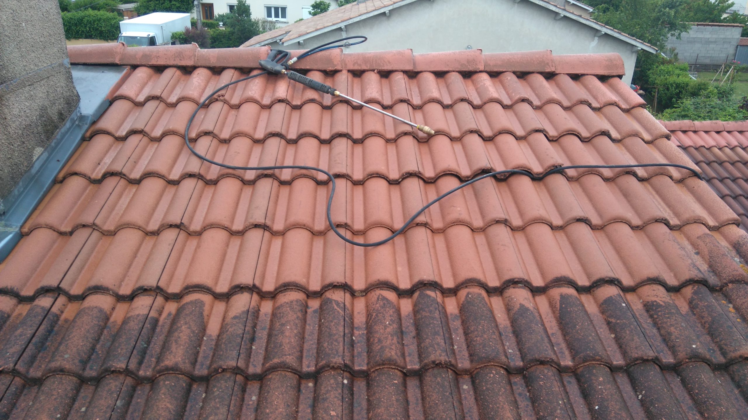 Toiture netoyée avec un karcher